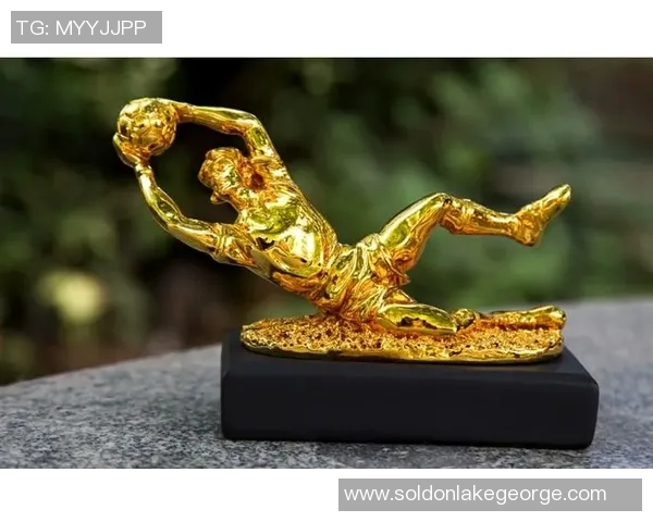 世界杯奖杯背后的传奇故事与荣耀时刻揭秘